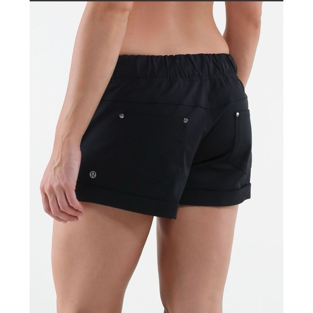 Lululemon Play All Day, Elastic Waist Cuffed Shorts Black *Missing Drawstring